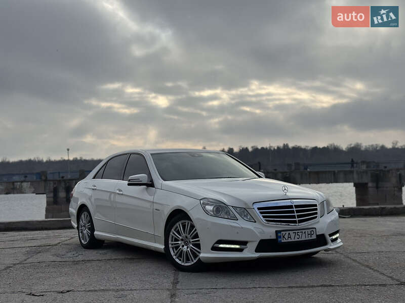 Седан Mercedes-Benz E-Class 2012 в 