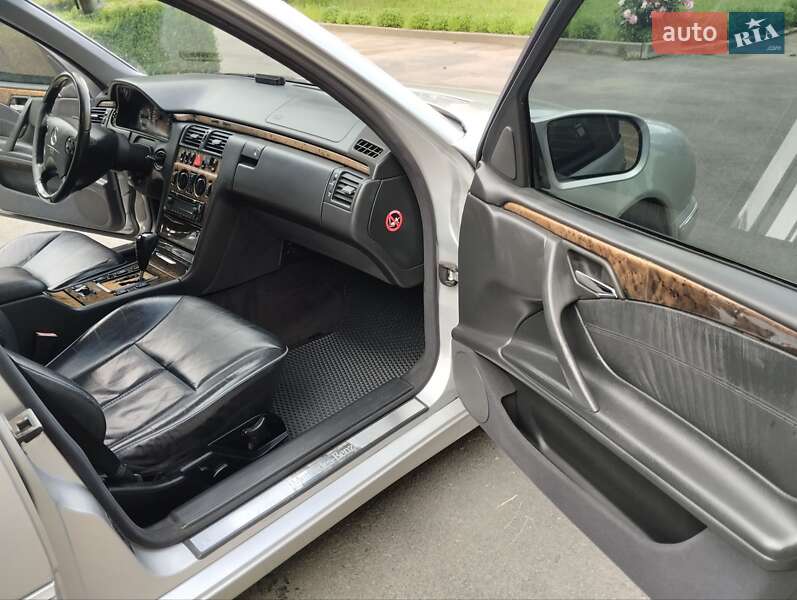 Седан Mercedes-Benz E-Class 2002 в Тульчине