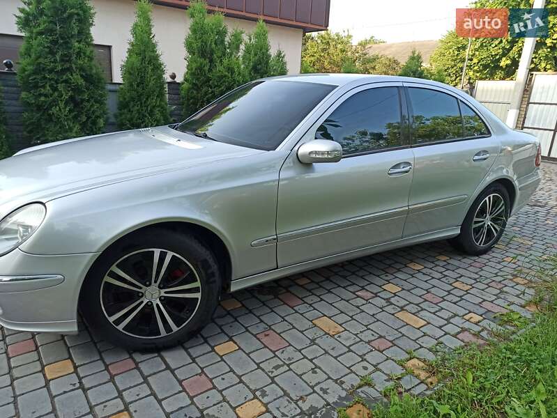 Седан Mercedes-Benz E-Class 2004 в Гайсину