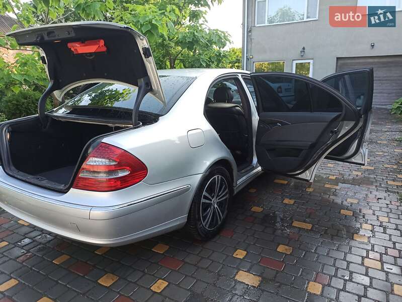 Седан Mercedes-Benz E-Class 2004 в Гайсину