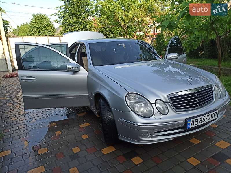 Седан Mercedes-Benz E-Class 2004 в Гайсину