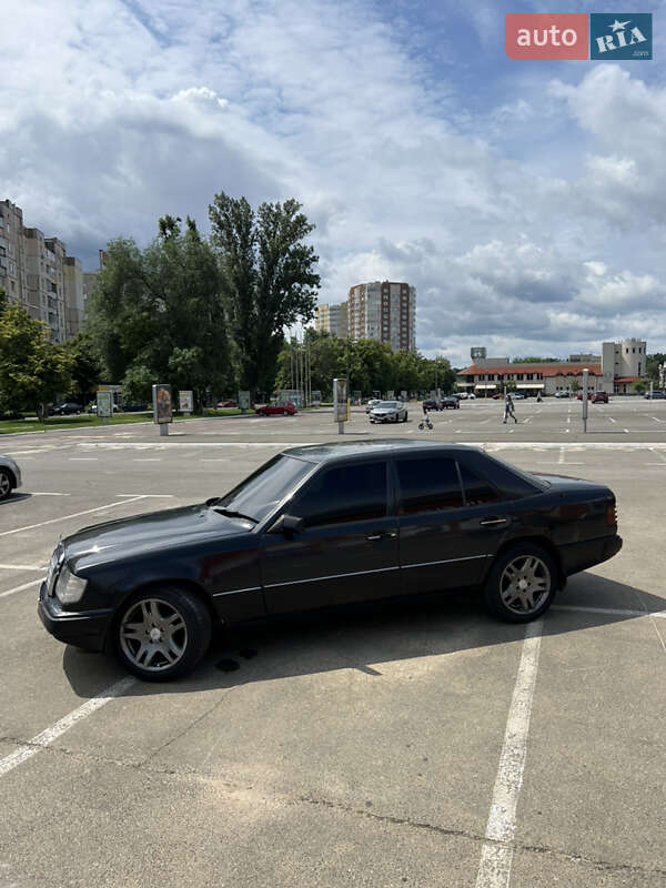 Седан Mercedes-Benz E-Class 1989 в Зарічному