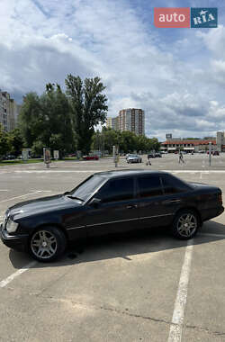 Седан Mercedes-Benz E-Class 1989 в 