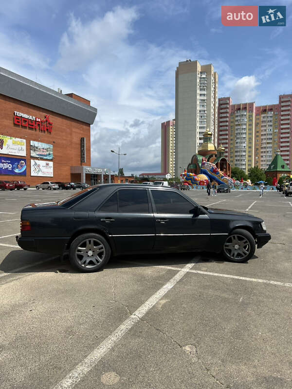Седан Mercedes-Benz E-Class 1989 в Зарічному