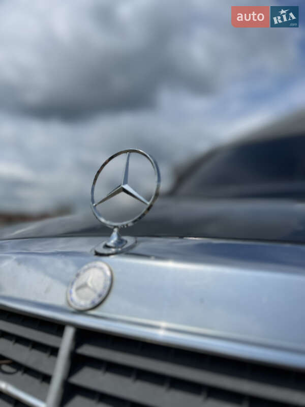 Седан Mercedes-Benz E-Class 1989 в Зарічному