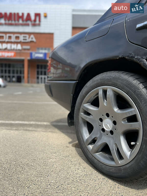 Седан Mercedes-Benz E-Class 1989 в Зарічному