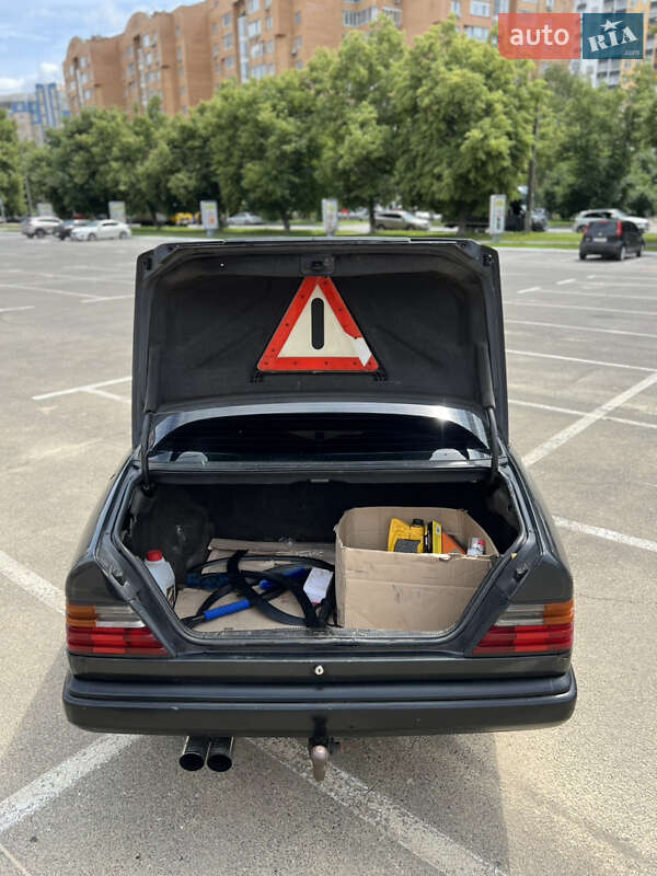 Седан Mercedes-Benz E-Class 1989 в Зарічному