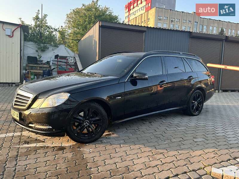 Универсал Mercedes-Benz E-Class 2011 в Львове
