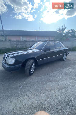 Седан Mercedes-Benz E-Class 1993 в 