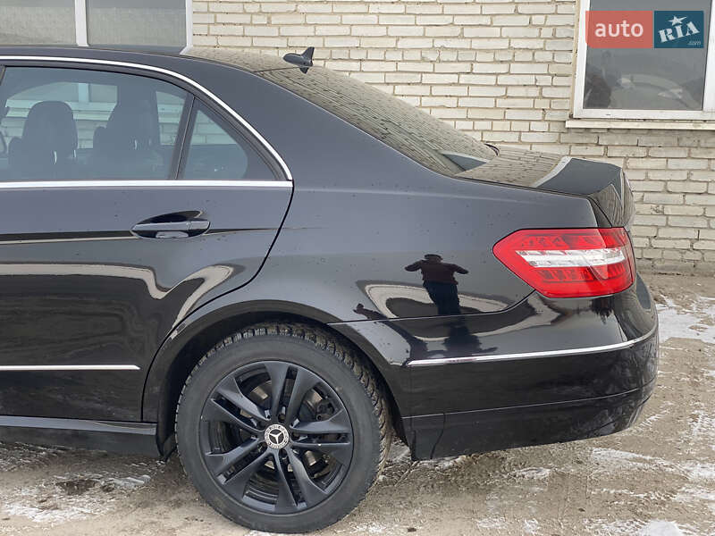 Седан Mercedes-Benz E-Class 2009 в Новояворовске