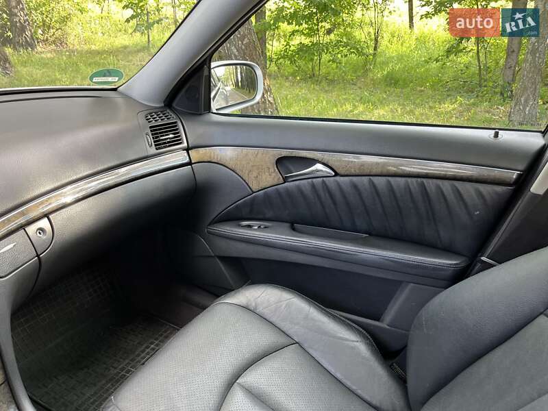 Седан Mercedes-Benz E-Class 2003 в Черновцах