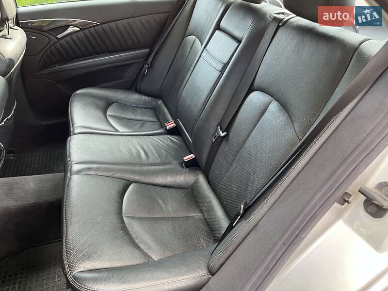 Седан Mercedes-Benz E-Class 2003 в Черновцах
