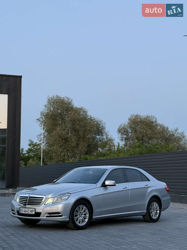 Седан Mercedes-Benz E-Class 2010 в 