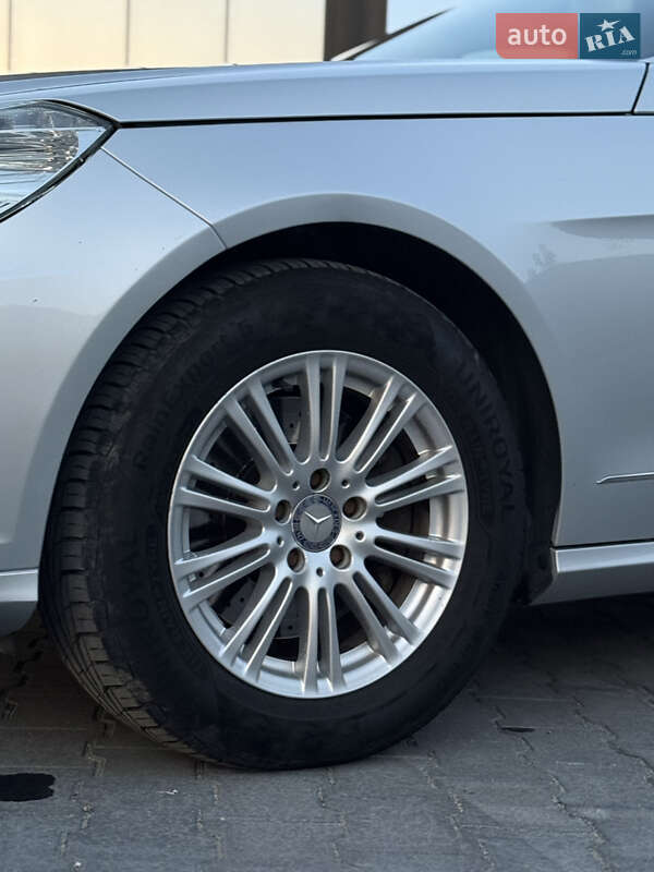 Седан Mercedes-Benz E-Class 2010 в Дунаевцах