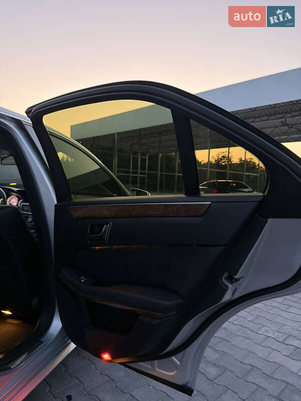 Седан Mercedes-Benz E-Class 2010 в Дунаевцах