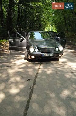 Седан Mercedes-Benz E-Class 2000 в Оженині