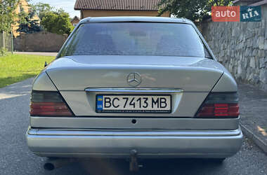Седан Mercedes-Benz E-Class 1990 в 