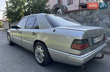 Седан Mercedes-Benz E-Class 1990 в 