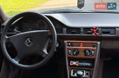 Седан Mercedes-Benz E-Class 1990 в 