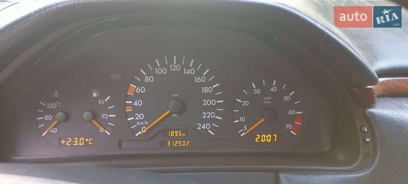 Седан Mercedes-Benz E-Class 1998 в Запоріжжі