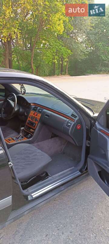 Седан Mercedes-Benz E-Class 1998 в Запоріжжі