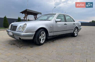 Седан Mercedes-Benz E-Class 1997 в Іршаві