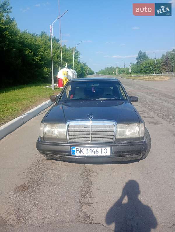 Mercedes-Benz E-Class 1990