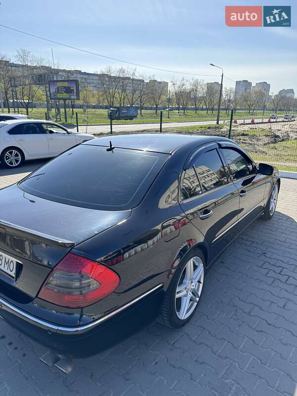 Седан Mercedes-Benz E-Class 2004 в Киеве
