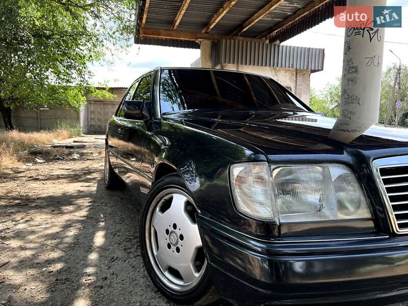 Седан Mercedes-Benz E-Class 1992 в Києві