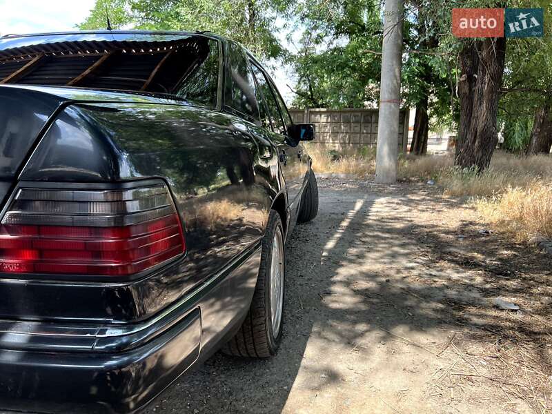 Седан Mercedes-Benz E-Class 1992 в Києві