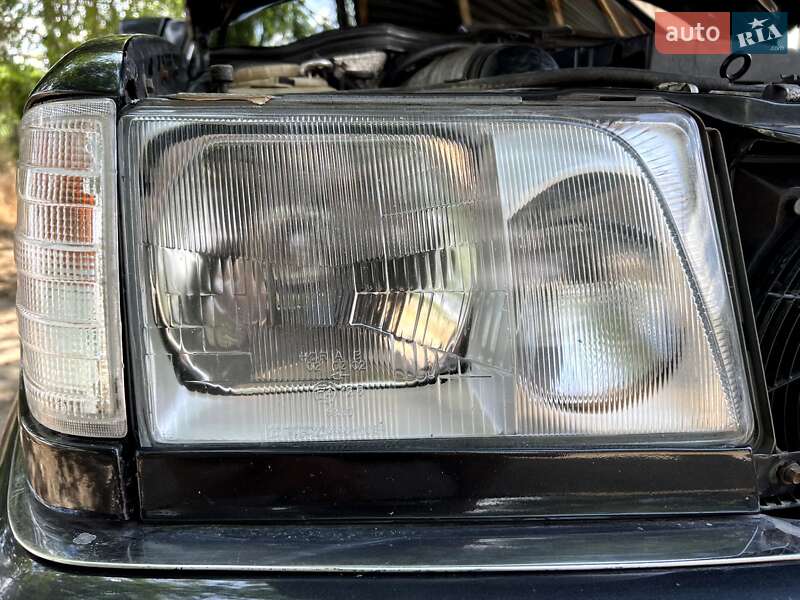 Седан Mercedes-Benz E-Class 1992 в Києві