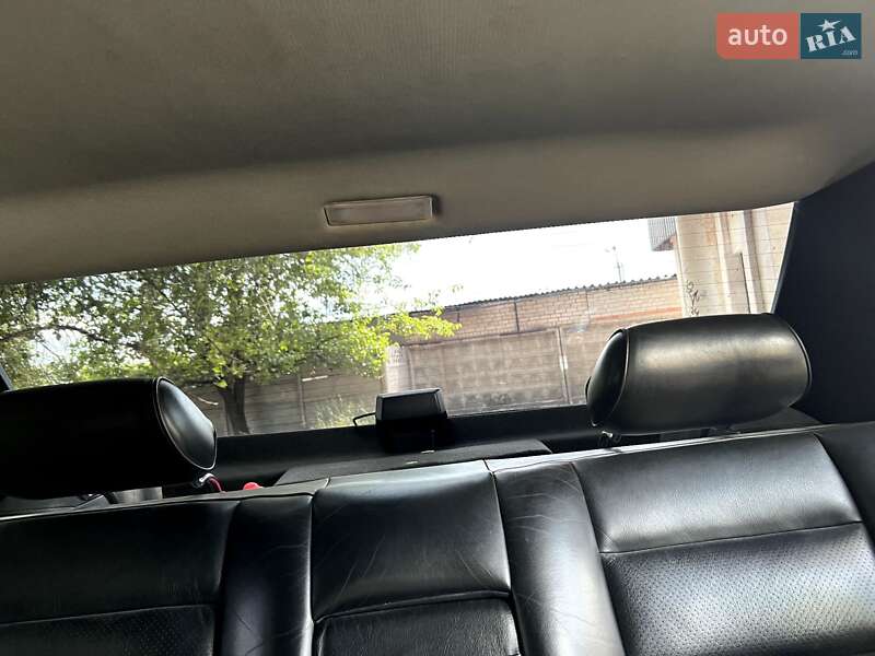 Седан Mercedes-Benz E-Class 1992 в Києві