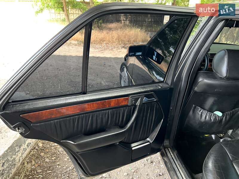 Седан Mercedes-Benz E-Class 1992 в Києві