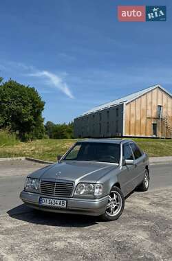 Седан Mercedes-Benz E-Class 1994 в Львове