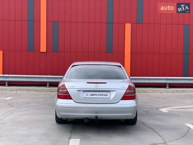 Седан Mercedes-Benz E-Class 2002 в Киеве