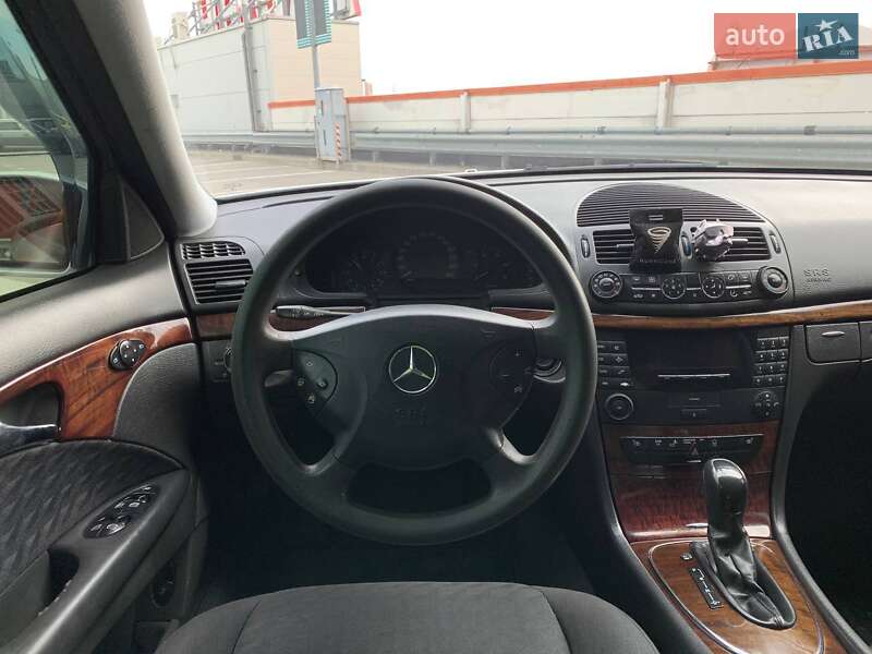 Седан Mercedes-Benz E-Class 2002 в Киеве