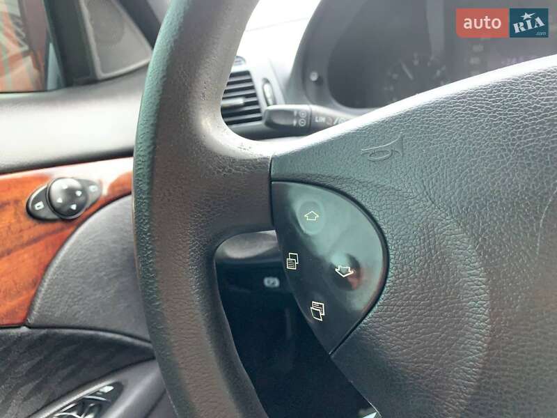 Седан Mercedes-Benz E-Class 2002 в Киеве