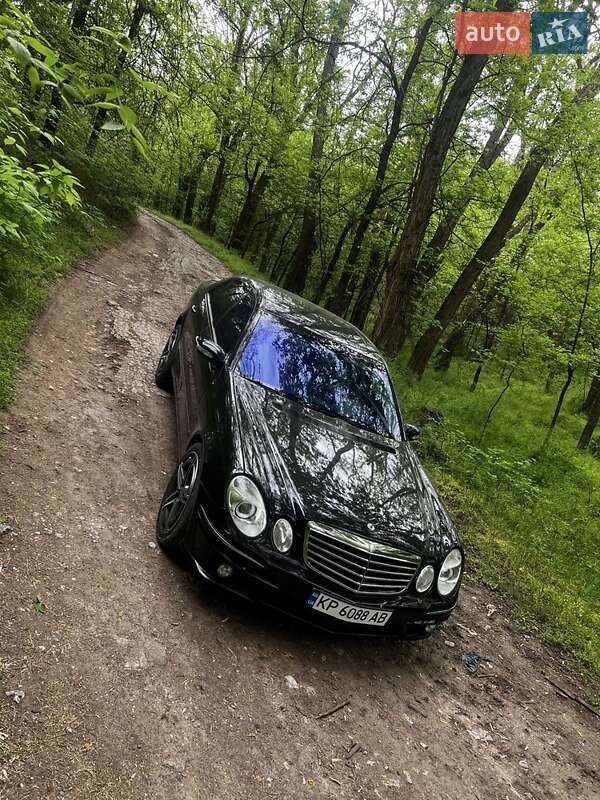 Седан Mercedes-Benz E-Class 2004 в 