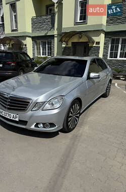 Седан Mercedes-Benz E-Class 2011 в 