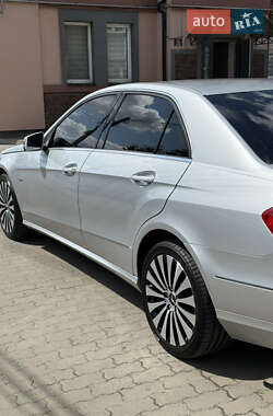 Седан Mercedes-Benz E-Class 2011 в 