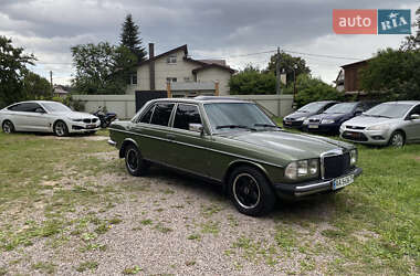 Седан Mercedes-Benz E-Class 1980 в Киеве