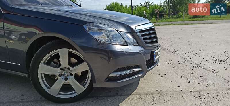 Седан Mercedes-Benz E-Class 2011 в Славуте