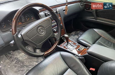 Седан Mercedes-Benz E-Class 1995 в 