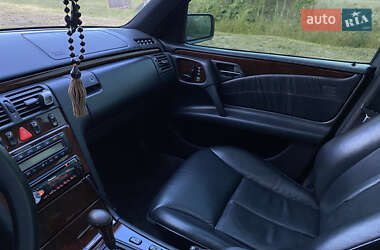 Седан Mercedes-Benz E-Class 1995 в 