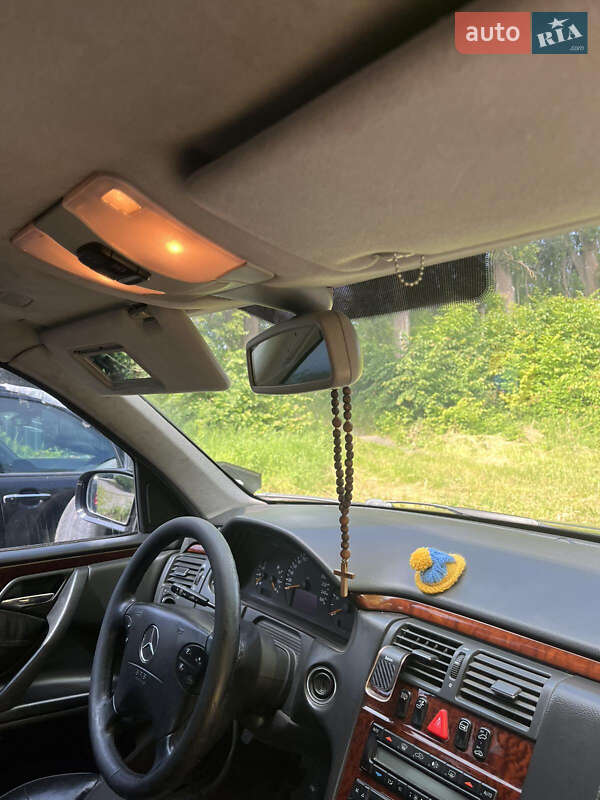 Седан Mercedes-Benz E-Class 2001 в Хмельницком