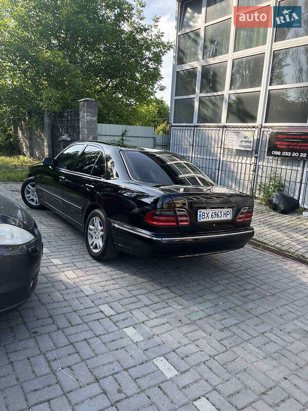 Седан Mercedes-Benz E-Class 2001 в Хмельницком