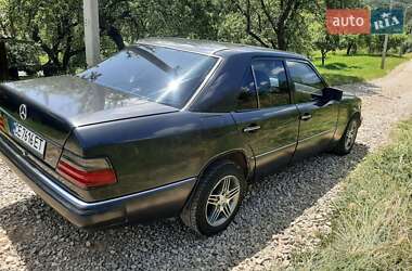 Седан Mercedes-Benz E-Class 1992 в 