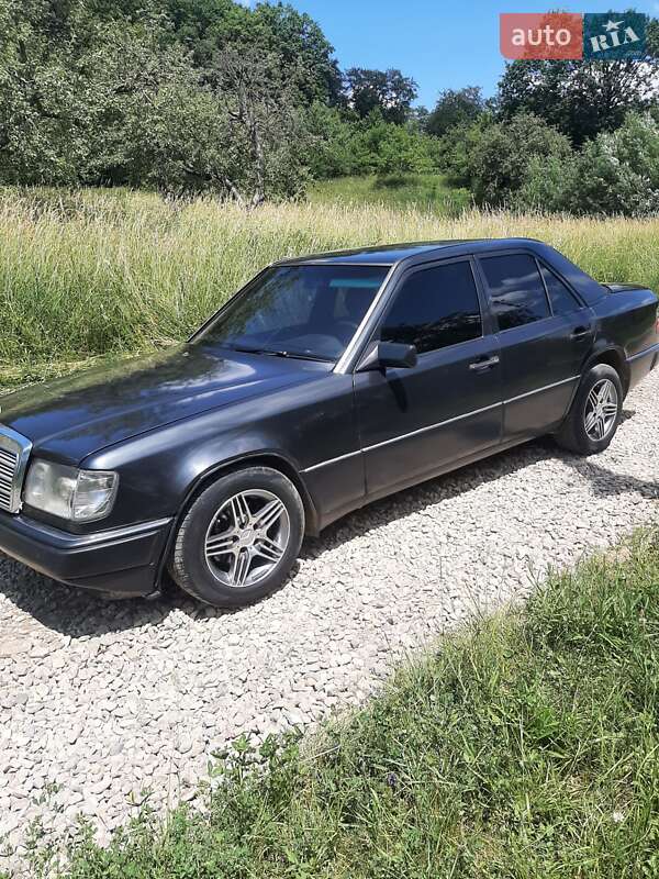 Седан Mercedes-Benz E-Class 1992 в Великому Кучурові