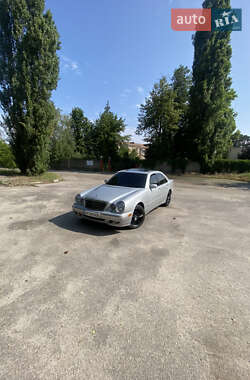 Седан Mercedes-Benz E-Class 2001 в 