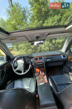 Седан Mercedes-Benz E-Class 2001 в 